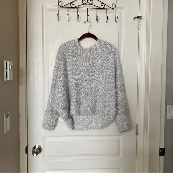 White-grey colored sweater (oversized sleeves) - Picture 5 of 7